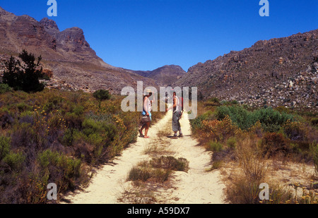 Ein paar gehen in der Cederberg Wilderness, Westkap, Südafrika Stockfoto