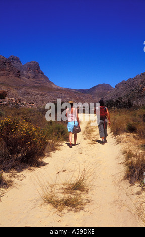 Ein paar gehen in der Cederberg Wilderness, Westkap, Südafrika Stockfoto