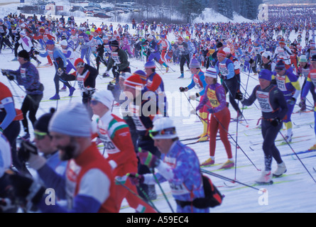 Vasaloppet ist ein 90 km klassische Loipen-Kurs mit ca. 16.500 Teilnehmer von Sälen bis Mora in Schweden-Skifahrer Stockfoto