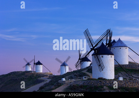 Windmühlen auf Hügel, Kastilien-La Mancha Provinz Ciudad Real, Spanien Stockfoto