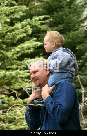 Vater mit seinem kleinen Sohn Stockfoto