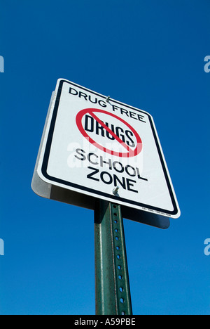 Straßenschild rät, dass dies eine Droge frei Schule zone Stockfoto