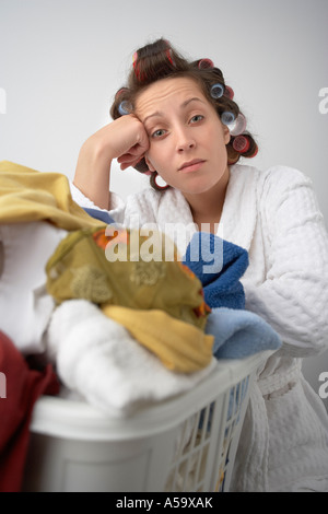 Frau mit Wäsche Stockfoto