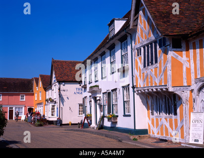 Straße in Lavenham Suffolk mit Tudor Timberframed Häusern. Stockfoto