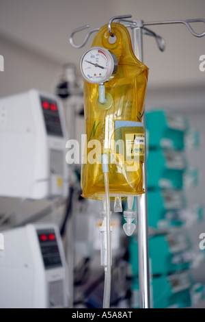 MEDIZINISCHE AUSRÜSTUNG AUF DER INTENSIVSTATION Stockfoto