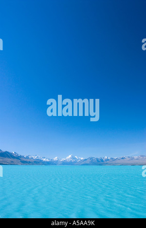 Blick über Lake Pukaki mit dem Mount Cook-Bergkette im Hintergrund. Stockfoto