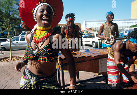 Gebürtige Südafrikaner auf den Straßen von Johannesburg Stockfoto