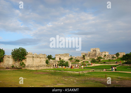 Sonnenuntergang über den Ruinen des antiken Maya-Stadt Tulum südlich von Cancun und Playa del Carmen, Mexiko Stockfoto