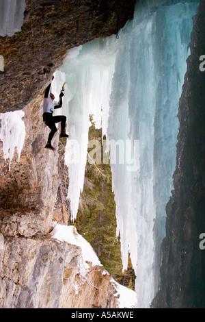 Kletterer am Panther fällt Banff Nationalpark, Kanada Stockfoto