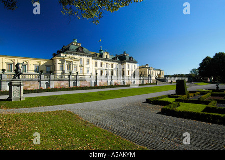 Das Drottningholm Palace nur außerhalb von Stockholm ist Sitz der schwedischen Königsfamilie und Teil der UNESCO-Welterbe-Liste Stockfoto