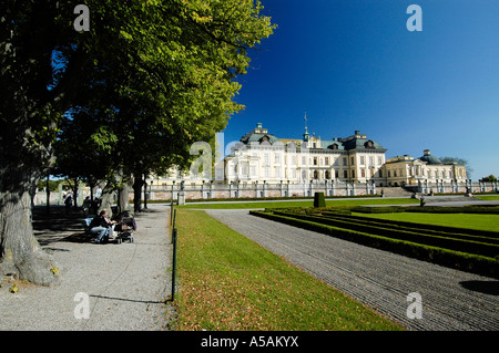 Das Drottningholm Palace nur außerhalb von Stockholm ist Sitz der schwedischen Königsfamilie und Teil der UNESCO-Welterbe-Liste Stockfoto