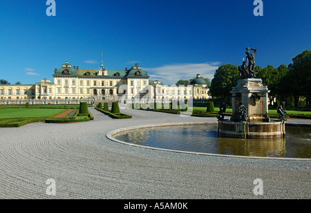 Das Drottningholm Palace nur außerhalb von Stockholm ist Sitz der schwedischen Königsfamilie und Teil der UNESCO-Welterbe-Liste Stockfoto