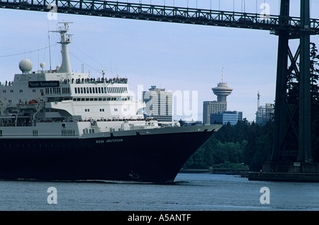 Kreuzfahrtschiff neu Amsterdam gehen unter Lions Gate Bridge Vancouver British Columbia Stockfoto