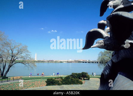 USA Washington DC der United States Navy und der United States Merchant Marine Memorial in Ladybird Johnson Park auf Columbia Island Stockfoto