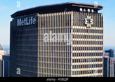 MetLife Building, New York, USA, überquert die Park Avenue über die Grand Central Station. Ein Hochhaus der Moderne aus der Mitte des Jahrhunderts, das 1963 fertiggestellt wurde. Nahaufnahme der USA Stockfoto