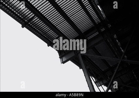 Träger und framing-Struktur auf der Unterseite der Brücke. Stockfoto