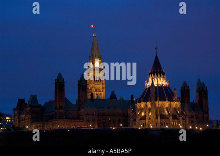 Nachtansicht der Kanadas Parlamentsgebäude. Stockfoto