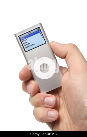 Hand, die einen Ipod Nano MP3-Player Stockfoto