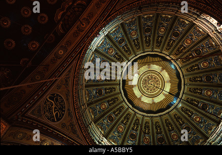 Dome von Mohammed Ali Moschee an der mittelalterlichen islamischen Saladin oder Salah ad Din Zitadelle auf mokattam Hügel in der Nähe des Zentrums von Kairo Ägypten Stockfoto