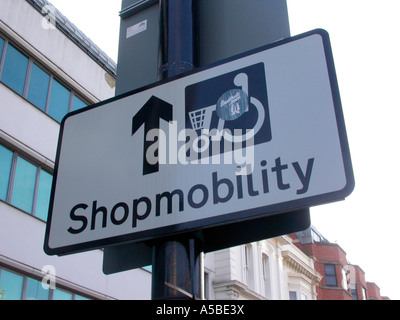 Shopmobility Zeichen von Brighton Station East Sussex Rollstuhl Scooter Darlehen Zentren für Menschen mit Gehbehinderungen Stockfoto