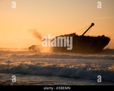 Wrack der American Star Playa de Garcey in der Nähe von Pajara Fuerteventura Kanaren Spanien bei Sonnenuntergang Stockfoto