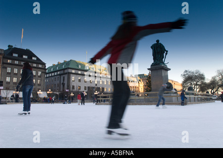 Schweden. Stockholm. Öffentlicher Eislauf in der Mitte der Stadt. Stockfoto