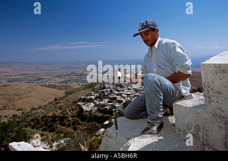 Bauarbeiter auf der Baustelle auf einer Klippe, Syrien Stockfoto