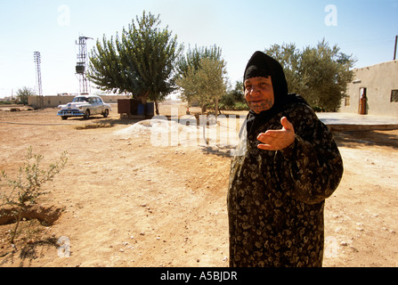 Eine Frau trägt ein traditionelle Kleid Syrien Stockfoto