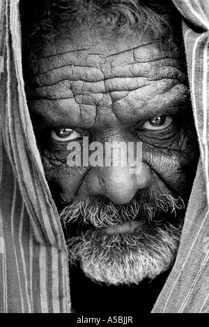 Porträt der indischen Mannes Gesicht. Andhra Pradesh, Indien. Monchrome Stockfoto