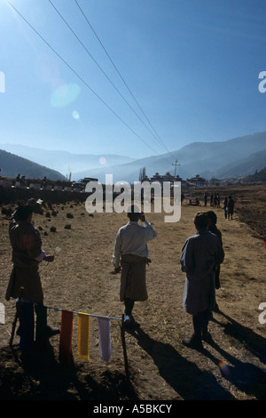 Männer bei einem Bogenschießen Wettbewerb in Bhutan Stockfoto