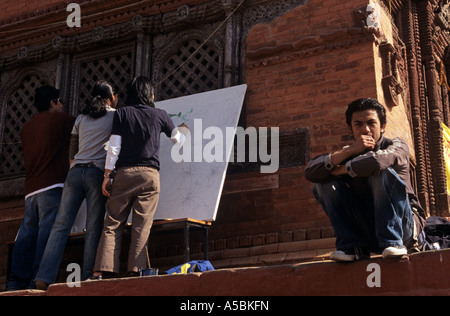 Junge Künstler bei der Arbeit in Kathmandu-Nepal Stockfoto