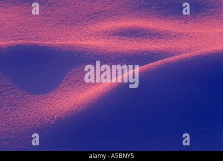 Abendlicht am Wind geformt Schnee am Rand des Kelly-See, Greater Sudbury, Ontario, Kanada Stockfoto