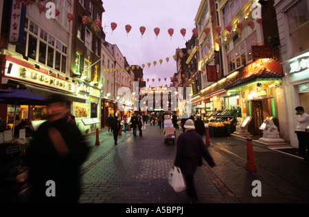 Chinatown Straßen mit Lampions, während Festivals, London, England, Großbritannien Stockfoto