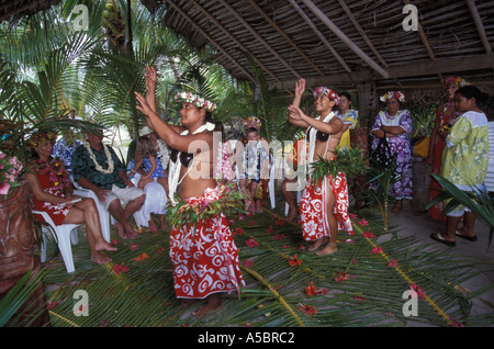 Traditionelle Südpazifik Tänzer bei Hochzeitszeremonie auf Bora Bora Insel Tahiti Stockfoto