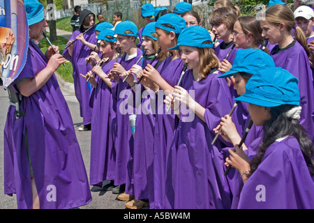 Regie führende kostümierten Schreiberstreifen. Im Herzen der Bestie Maifeiertag Festival und Parade Minneapolis Minnesota USA Stockfoto