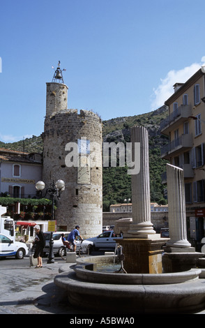 Tempelplatz im Dorf Anduze, Tor zu den Cevennen, Gard, Österreich, Frankreich Stockfoto