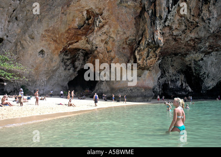 Hut Phra Nang Beach und Princess Cave Railay in der Nähe von Krabi Thailand Stockfoto