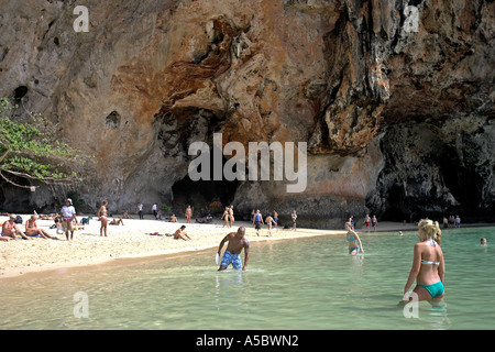 Hut Phra Nang Beach und Princess Cave Railay in der Nähe von Krabi Thailand Stockfoto