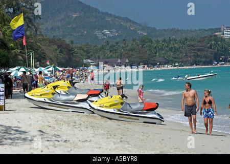 WaveRunner Jet Ski auf belebten Chaweng Beach Hochsaison Ko Samui Insel Thailand Stockfoto