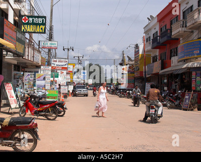 Geschäfte mit touristischen Dienstleistungen Saladan Village North Ko Lanta Insel Thailand Stockfoto