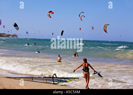 Karibik Dominikanische Republik Nord Kitesurfen am Strand von cabarete Stockfoto