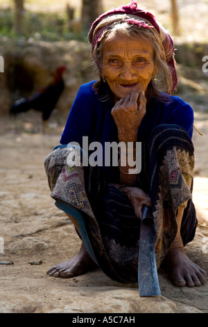 Expressive laotischen alte mit einer Machete Udomxai oder Muang Xai Laos Stockfoto