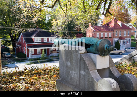 MO in Missouri das Gerichtsgebäude in Hermann MO eine alte Kanone Oktober 2006 Stockfoto