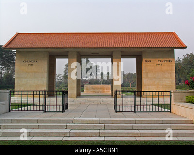 Eingang zur Chungkai War Cemetery in der Nähe von Kanchanaburi Thailand Stockfoto