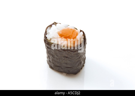 Maki-Sushi mit Lachs Stockfoto