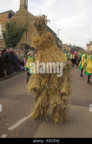 Whittlesea Strawbear mit Persephone ein Morris Seite von Bradford Stockfoto