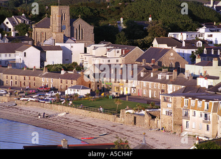 St Mary s Kirche steht über den historischen Strang in Hugh Town in die Isles of Scilly 28 Meilen vor der Küste von Cornwall Stockfoto
