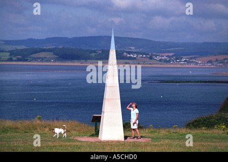 Die Geoneedle hoch auf der Klippe an Orcombe Stelle in Exmouth markiert den Beginn der Jurassic Coast World Heritage Site Stockfoto