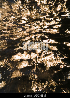 Highlights auf dem Wasser in Brunnen Stockfoto