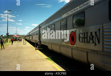 Der Ghan Zug wartet in der Station in Alice Springs Northern Territory Australien Stockfoto